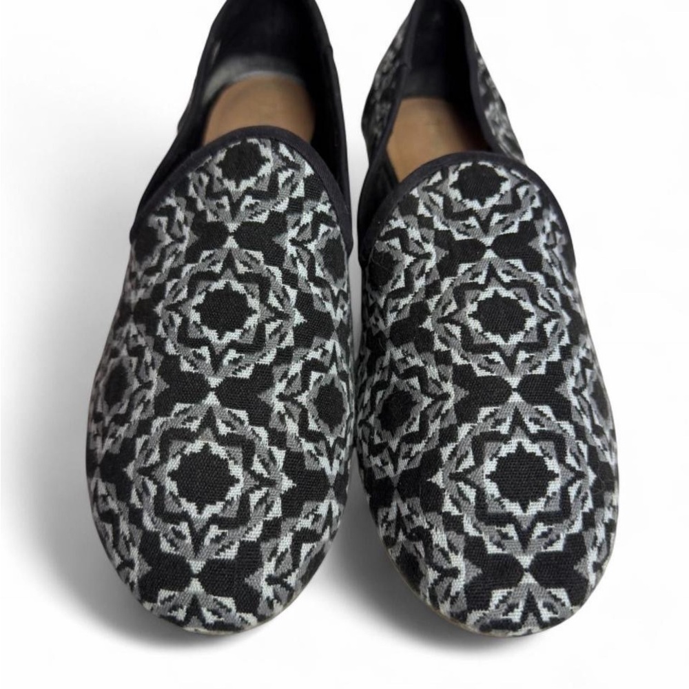 TOMS Darcy Sunburst Slip-On Flats black and gray sunburst